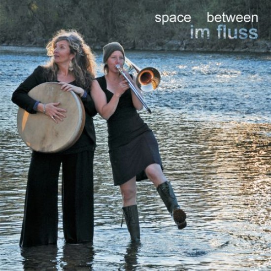 Space Between Im Fluss